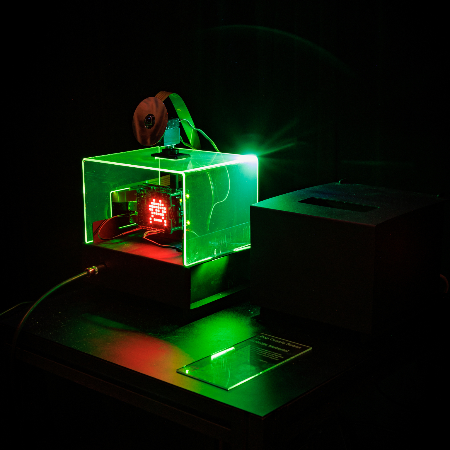 P.O.R. installation object with green light